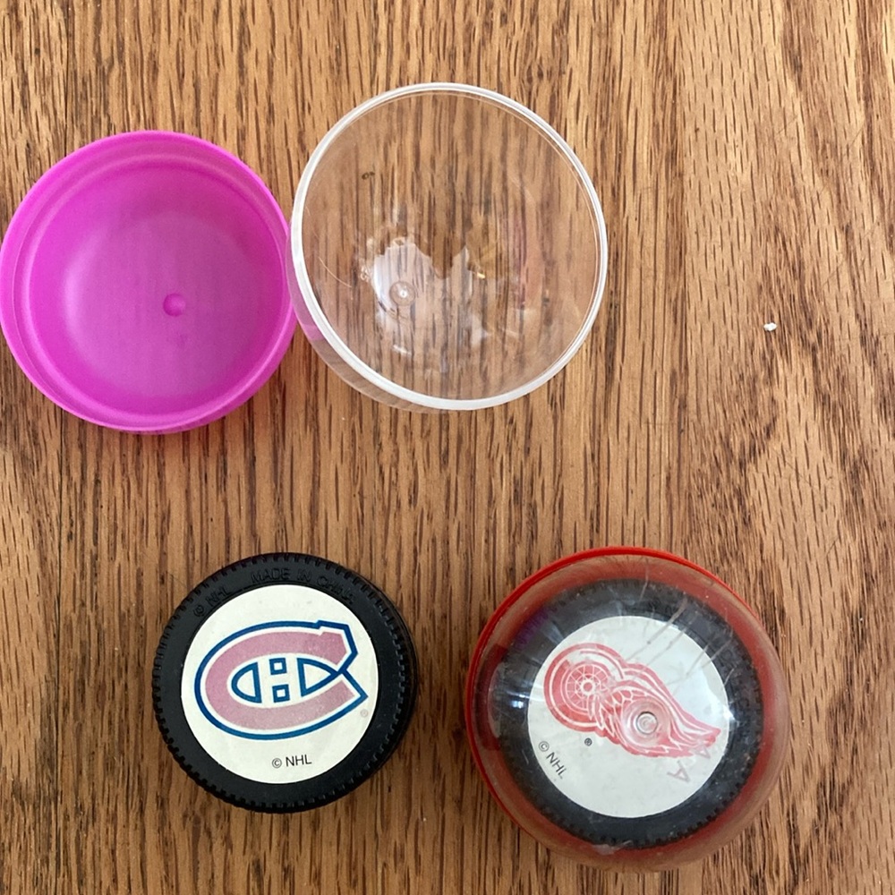 NEW 2 mini NHL yo-yos in original containers, Detroit & Chicago